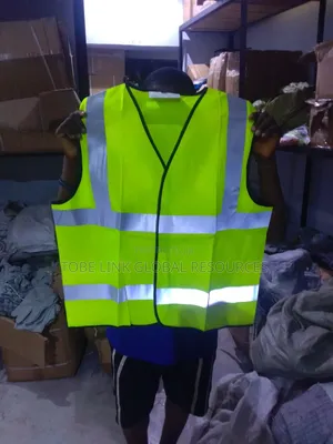Safety Vest Features Reflective