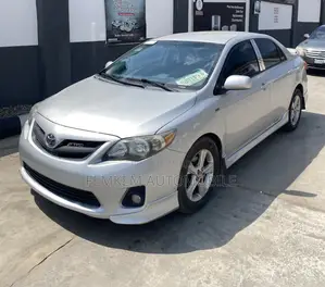 Toyota Corolla S 5-Speed 2013 Silver