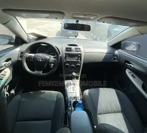 Toyota Corolla S 5-Speed 2013 Silver