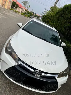 Toyota Camry SE 4dr Sedan (2.5L 4cyl 6A) 2015 White