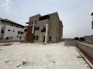 6bdrm Duplex in In An Estate, Guzape District for rent
