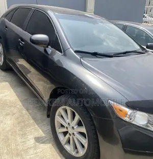 Toyota Venza LE 2011 Gray
