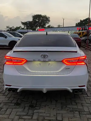 Toyota Camry XSE (2.5L 4cyl 8A) 2019 White
