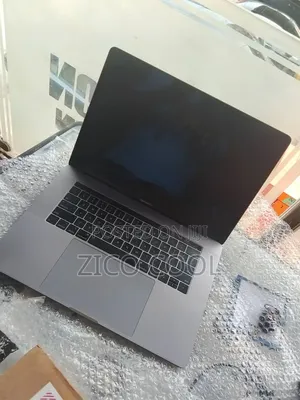 Laptop Apple MacBook 2018 16GB Intel Core i7 SSD 500GB