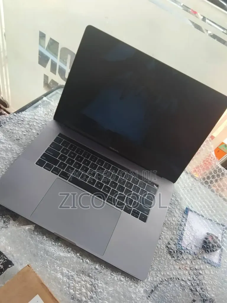 Laptop Apple MacBook 2018 16GB Intel Core i7 SSD 512GB