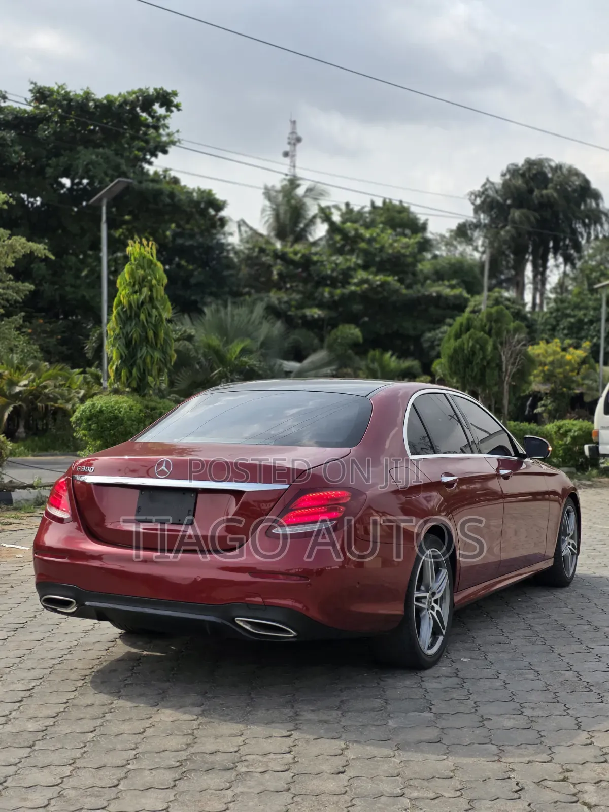 Mercedes-Benz E300 2019 Red