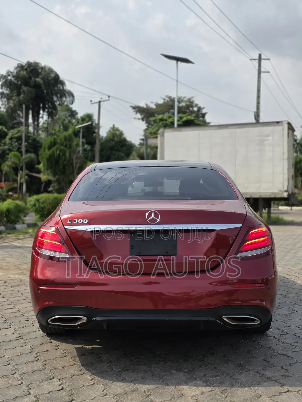 Mercedes-Benz E300 2019 Red