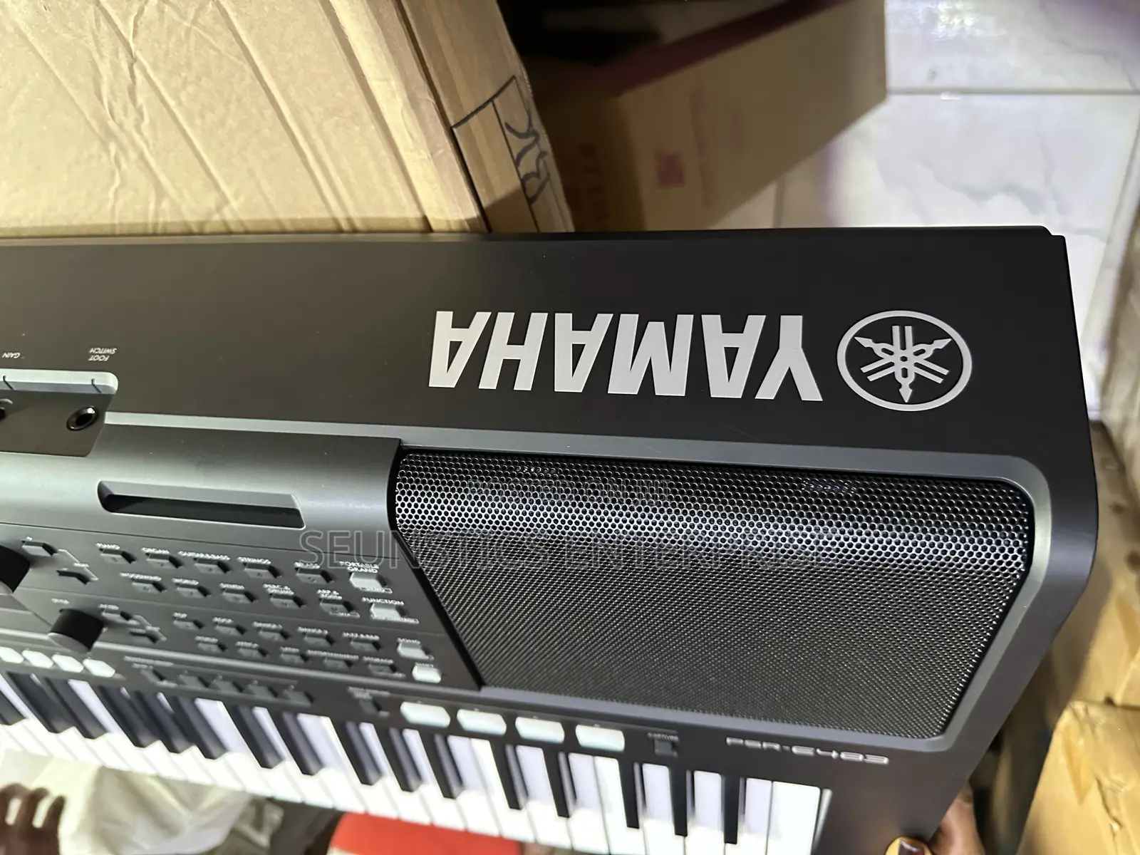 Original Yamaha PSR E483 Musical Keyboard/Piano