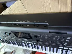 Original Yamaha PSR E483 Musical Keyboard/Piano
