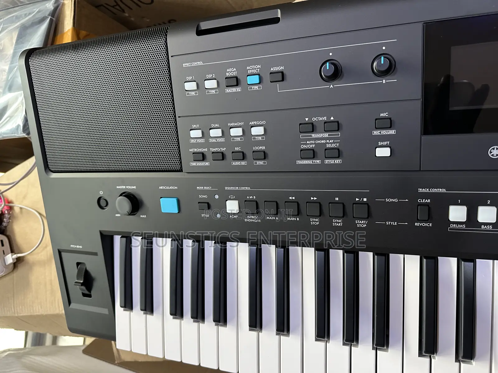 Original Yamaha PSR E483 Musical Keyboard/Piano