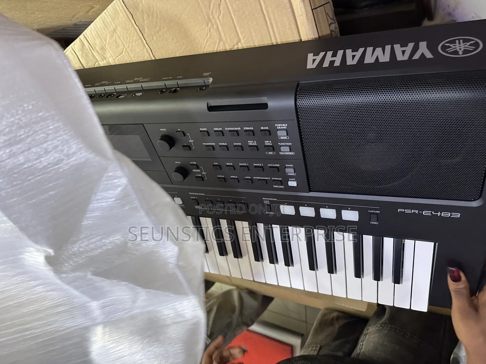 Original Yamaha PSR E483 Musical Keyboard/Piano