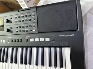 Original Yamaha PSR E483 Musical Keyboard/Piano