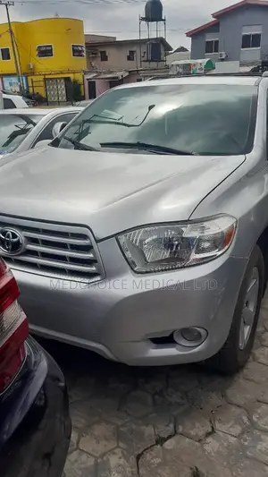 Toyota Highlander SE 2010 Silver