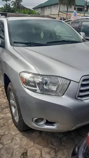 Toyota Highlander SE 2010 Silver