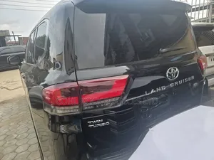 Toyota Land Cruiser LC300 2023 Black