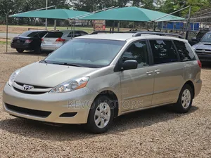 Toyota Sienna LE 2008 Gold