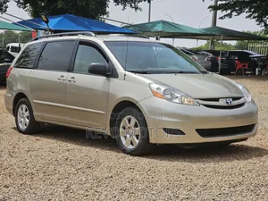 Toyota Sienna LE 2008 Gold