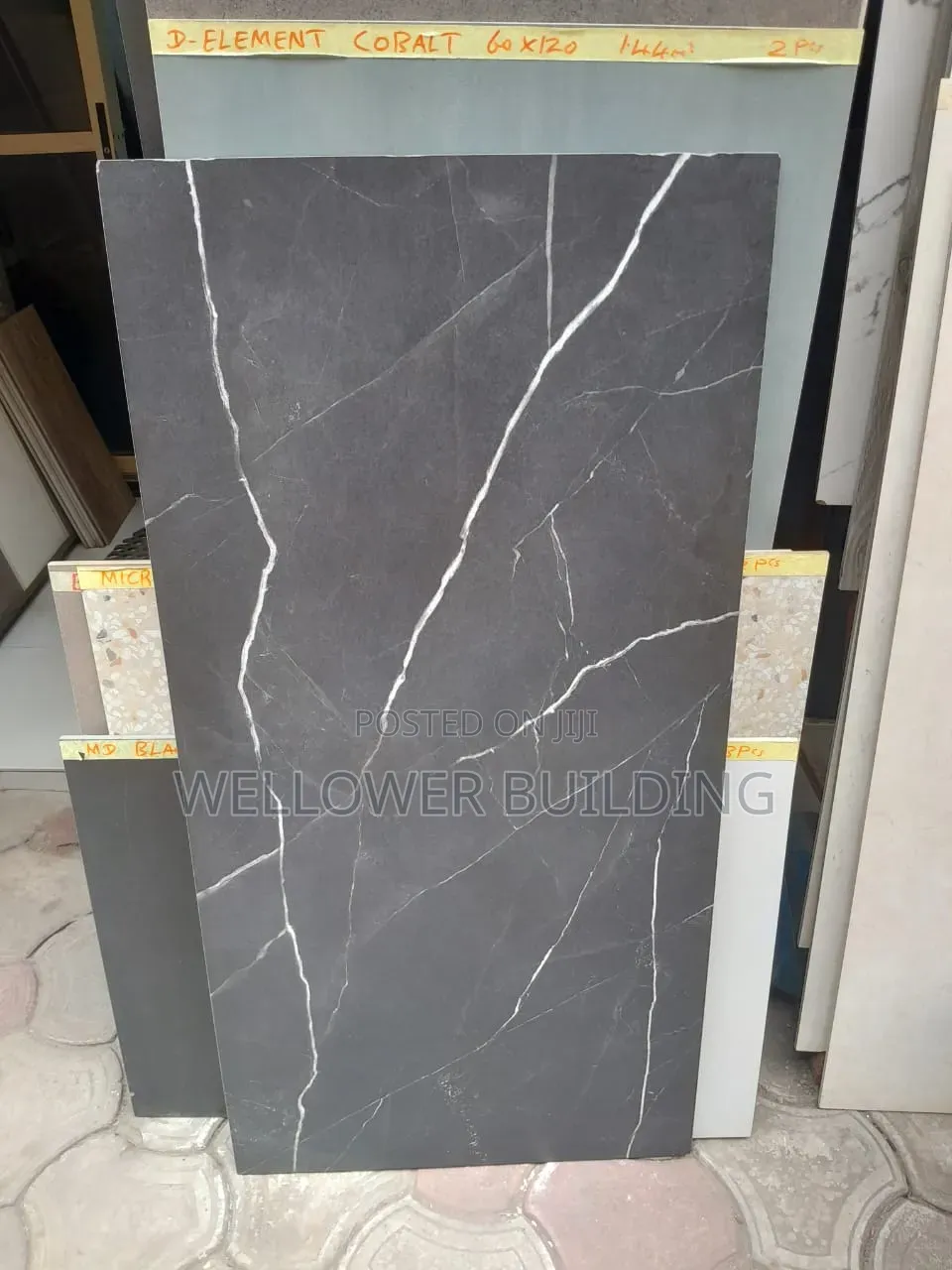 Black Framentti Tiles