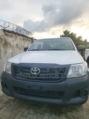 Toyota Hilux 2.5 D-4D 4X4 SRX 2011 White