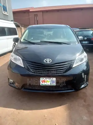 Toyota Sienna 2012 Black