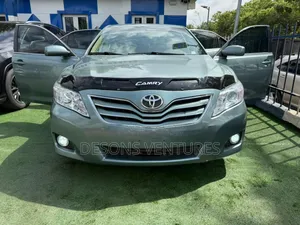 Toyota Camry XLE 4dr Sedan (2.5L 4cyl 6A) 2011 Gray
