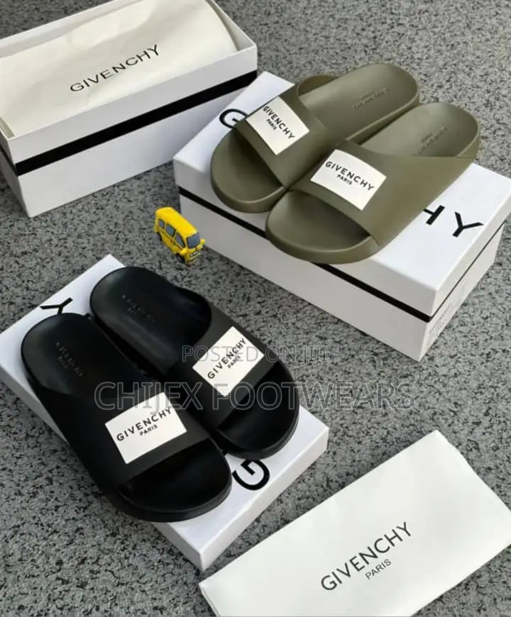 Gucci Fine Slides !