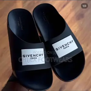 Gucci Fine Slides !