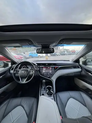 Toyota Camry XLE FWD (2.5L 4cyl 8AM) 2018 Gray