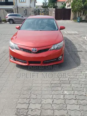 Toyota Camry SE 4dr Sedan (2.5L 4cyl 6A) 2013 Red