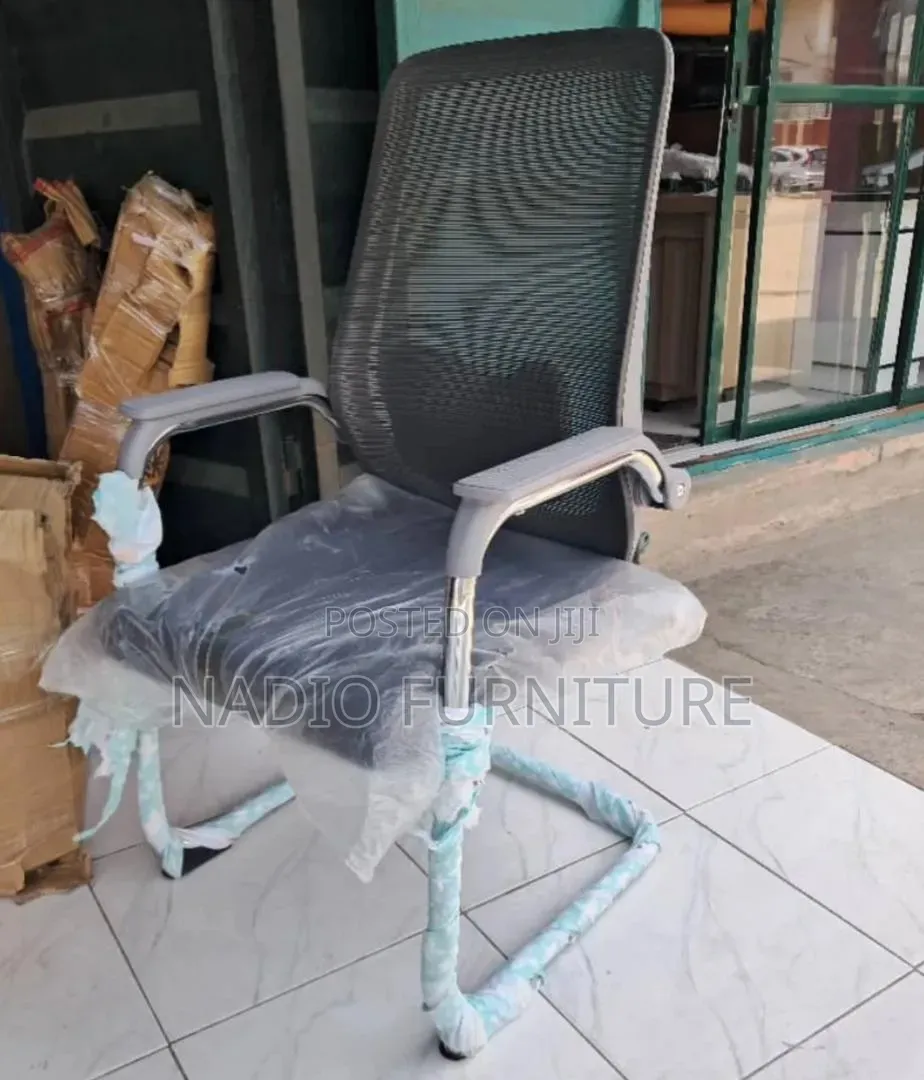 Solid Visitor Chair