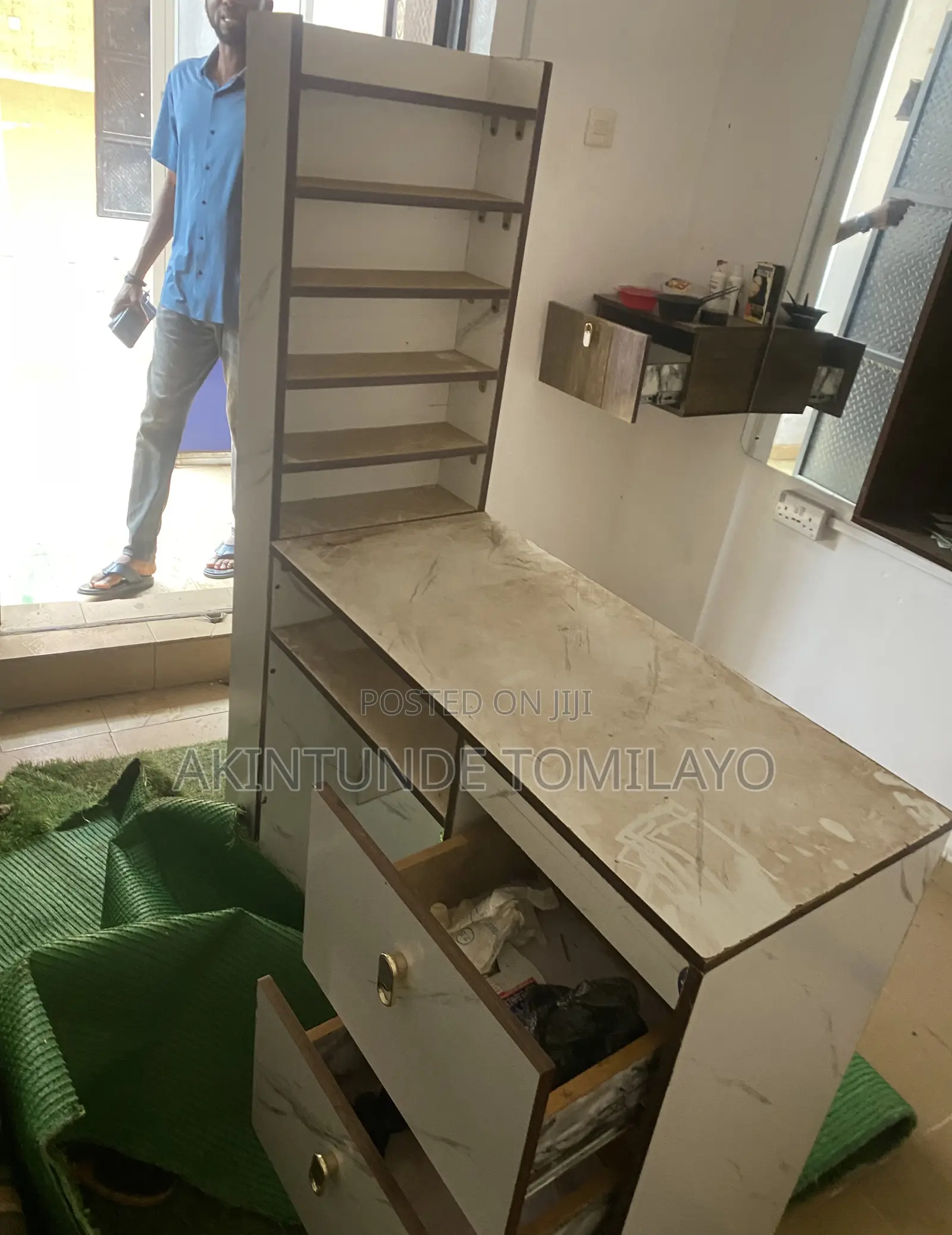 Nail Table