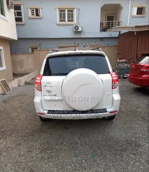 Toyota RAV4 2010 White