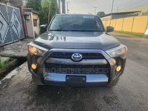 Toyota 4-Runner SR5 4x4 2019 Gray