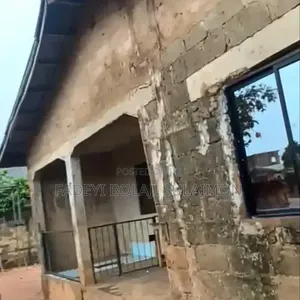 10bdrm House in Olorunleke Lcda, Ado-Odo/Ota for sale