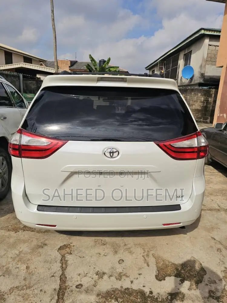Toyota Sienna 2016 White