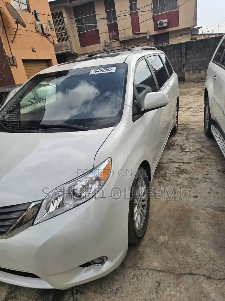 Toyota Sienna 2016 White