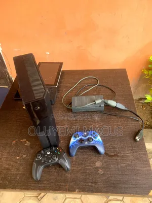 Xbox One With 2 Game Pad