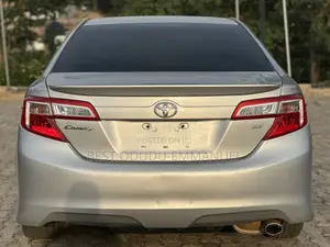 Toyota Camry SE 4dr Sedan (2.5L 4cyl 6A) 2012 Silver