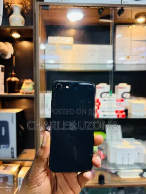 Apple iPhone SE (2020) 64 GB Black