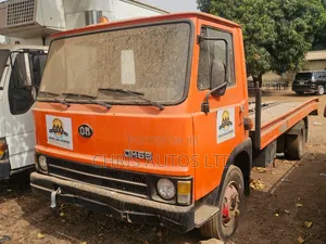 Om65 Flat Bed Tow Truck