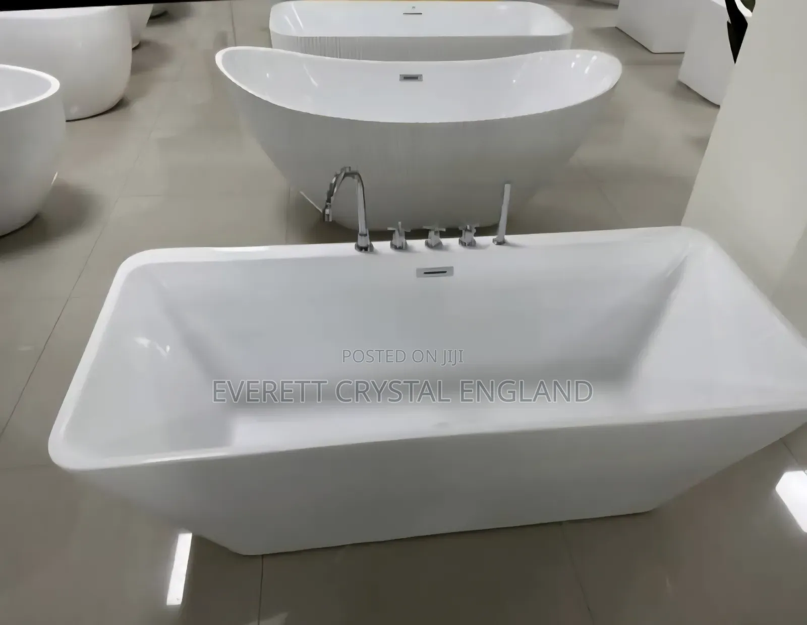 Executive Bathtub With Complete Tap