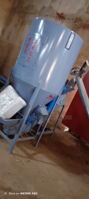 Crusher, Mixer With Conveyor for Feed Milling