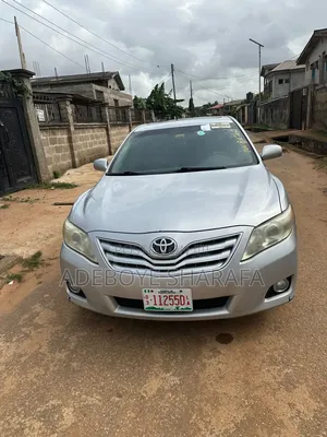 Toyota Camry XLE 4dr Sedan (2.5L 4cyl 6AM) 2010 Silver