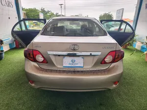 Toyota Corolla 2010 Gold