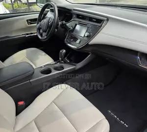 Toyota Avalon XLE Premium FWD Sedan (3.6L 6cyl 6A) 2016 Black
