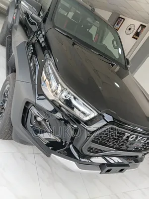 New Toyota Hilux 2025 Black