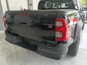 New Toyota Hilux 2025 Black