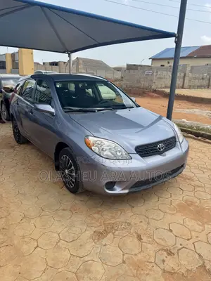 Toyota Matrix Hatchback FWD (1.8L 4cyl 5M) 2005 Blue