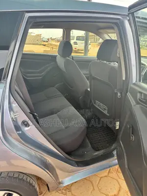 Toyota Matrix Hatchback FWD (1.8L 4cyl 5M) 2005 Blue