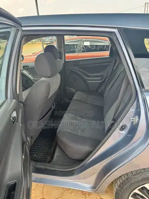 Toyota Matrix Hatchback FWD (1.8L 4cyl 5M) 2005 Blue